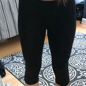 Black Athleta cropped leggings